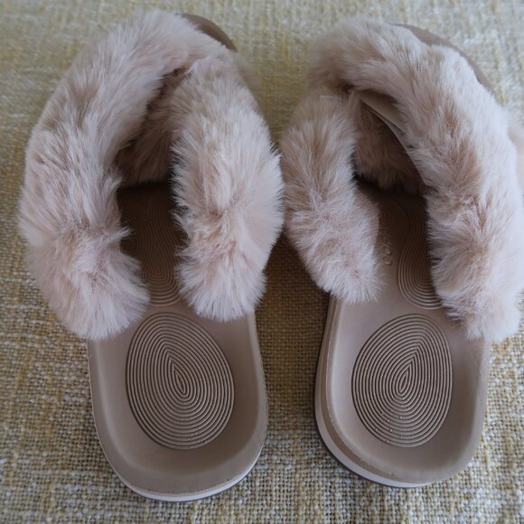 Coface Vanilla Plush Cross-Over Rubber Sole Slippers Size 9 - 10 - Picture 7 of 7